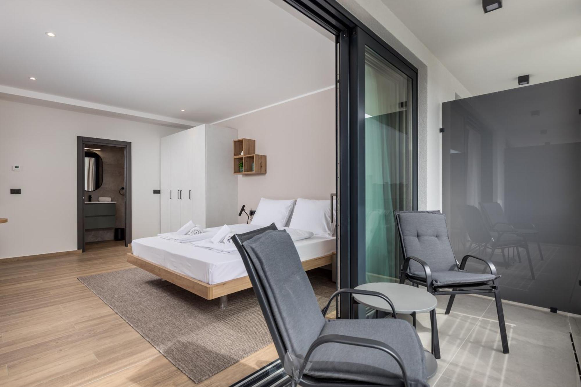 Apartment Belinda With Balcony & Private Parking *