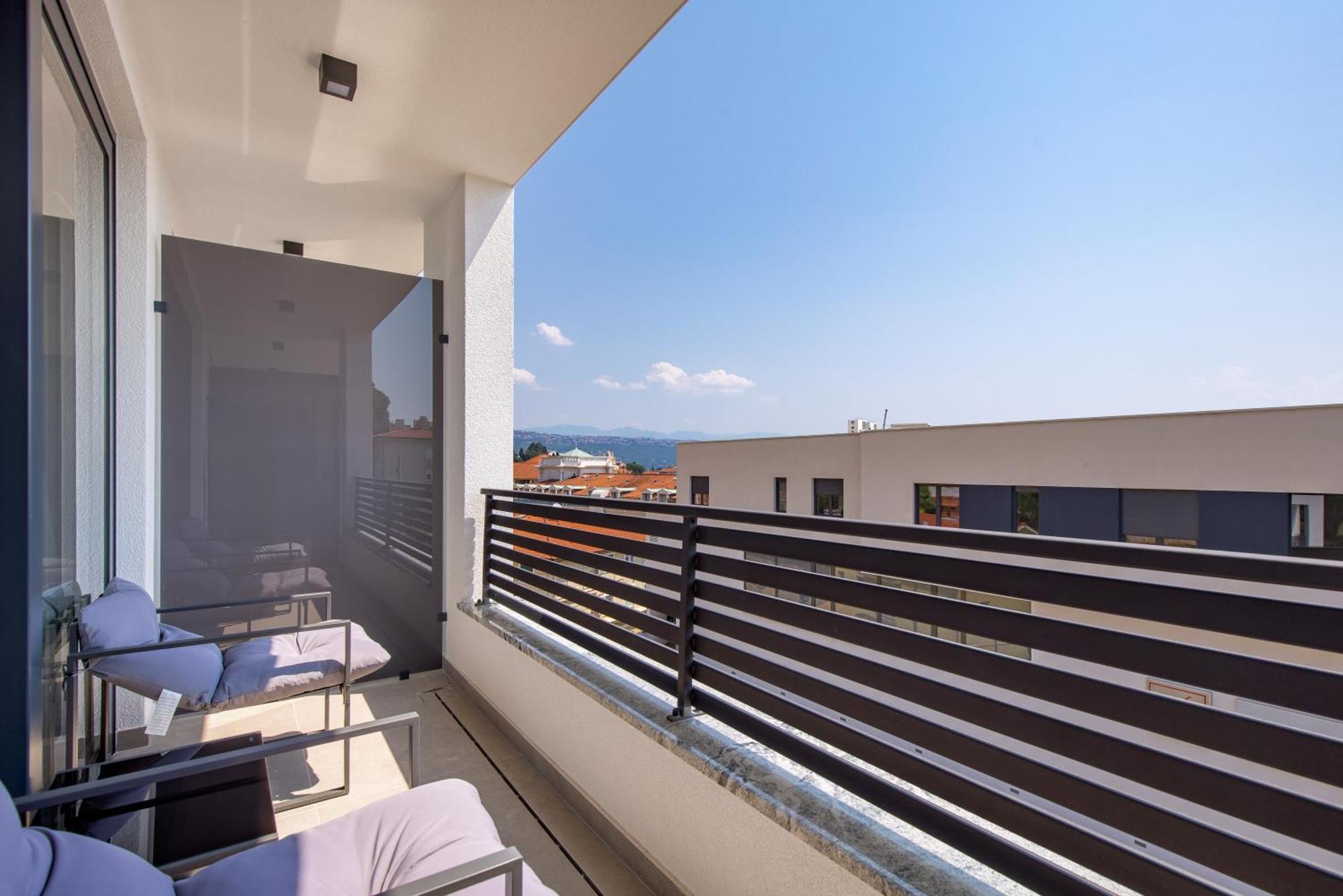 Belinda With Balcony & Private Parking Apartment Opatija