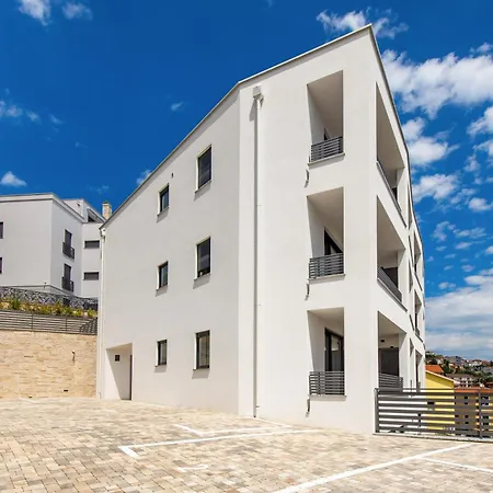 Belinda Apartments With Balcony & Private Parking Opatija Exterior photo