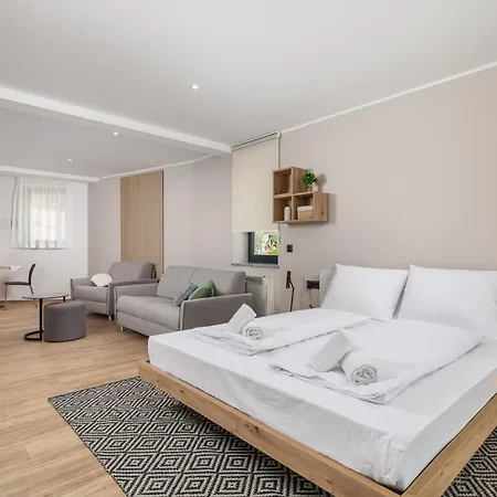 Belinda Apartments With Balcony & Private Parking Opatija Exterior photo