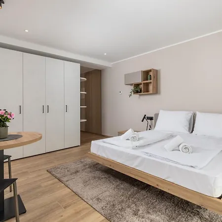 Belinda Apartments With Balcony & Private Parking Opatija Exterior photo