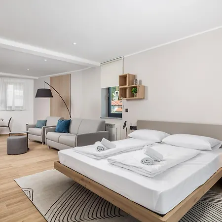 Belinda Apartments With Balcony & Private Parking Opatija Exterior photo