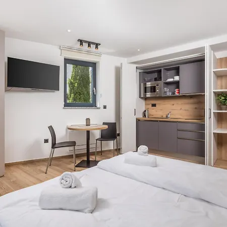 Belinda Apartments With Balcony & Private Parking Opatija Exterior photo