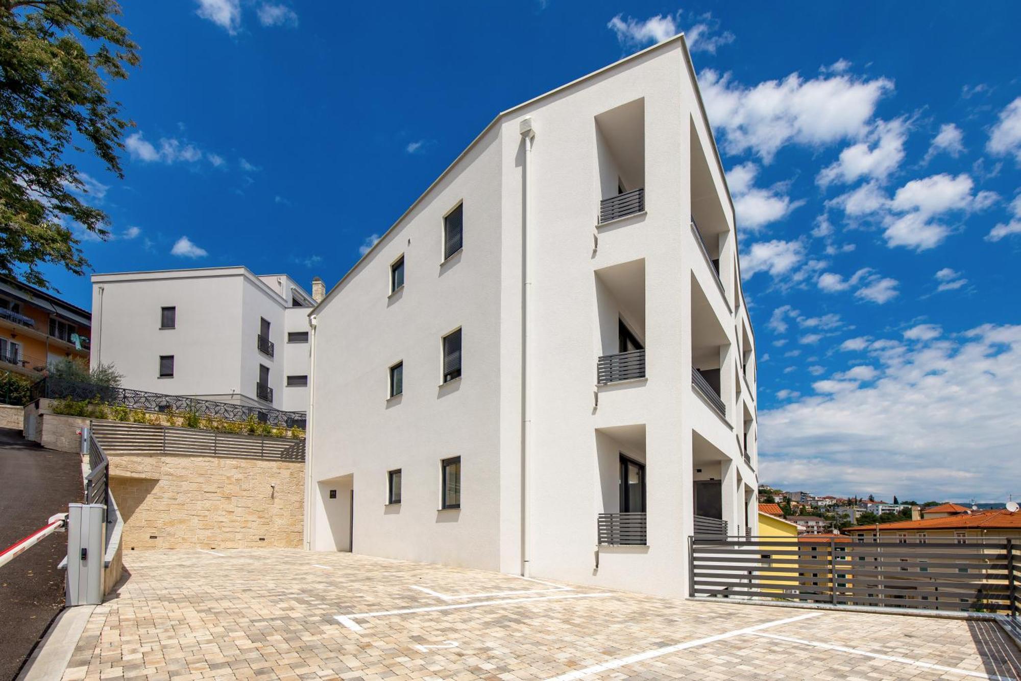 Apartment Belinda With Balcony & Private Parking Opatija