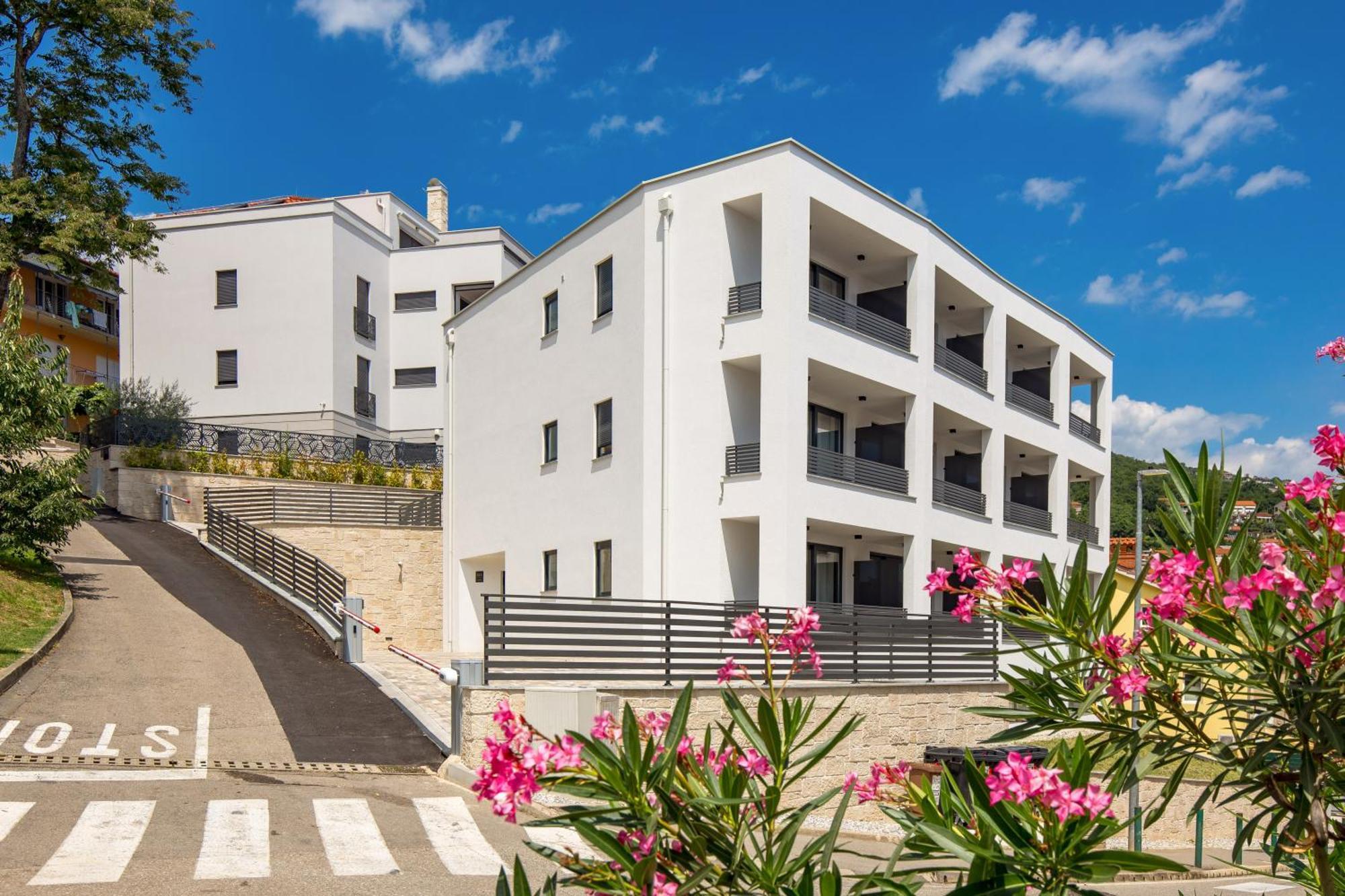 Belinda With Balcony & Private Parking * Opatija