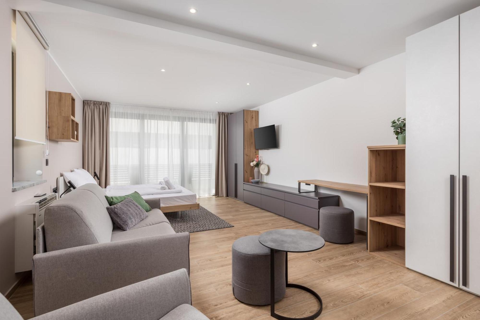 Apartment Belinda With Balcony & Private Parking *