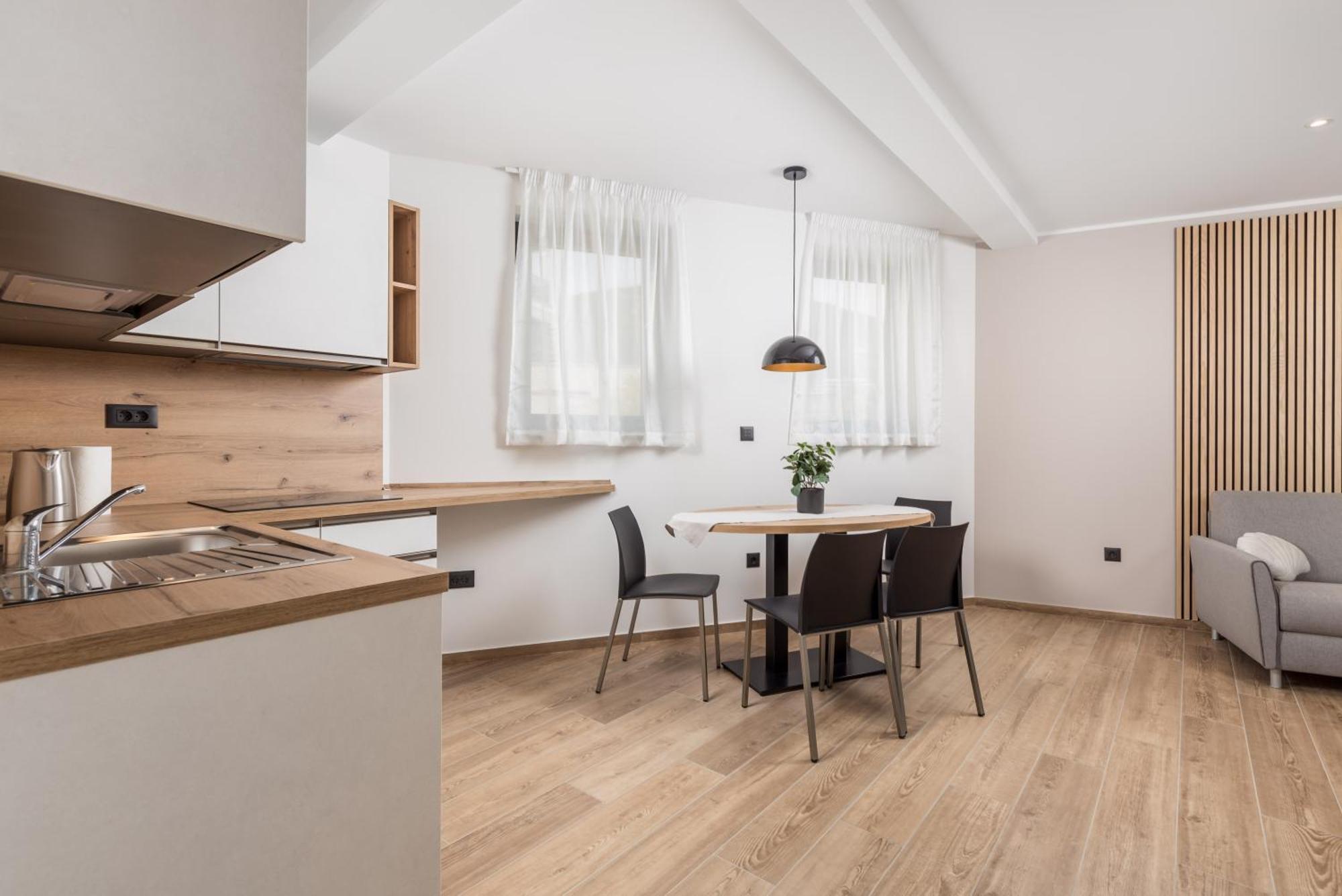 Belinda With Balcony & Private Parking Apartment Opatija