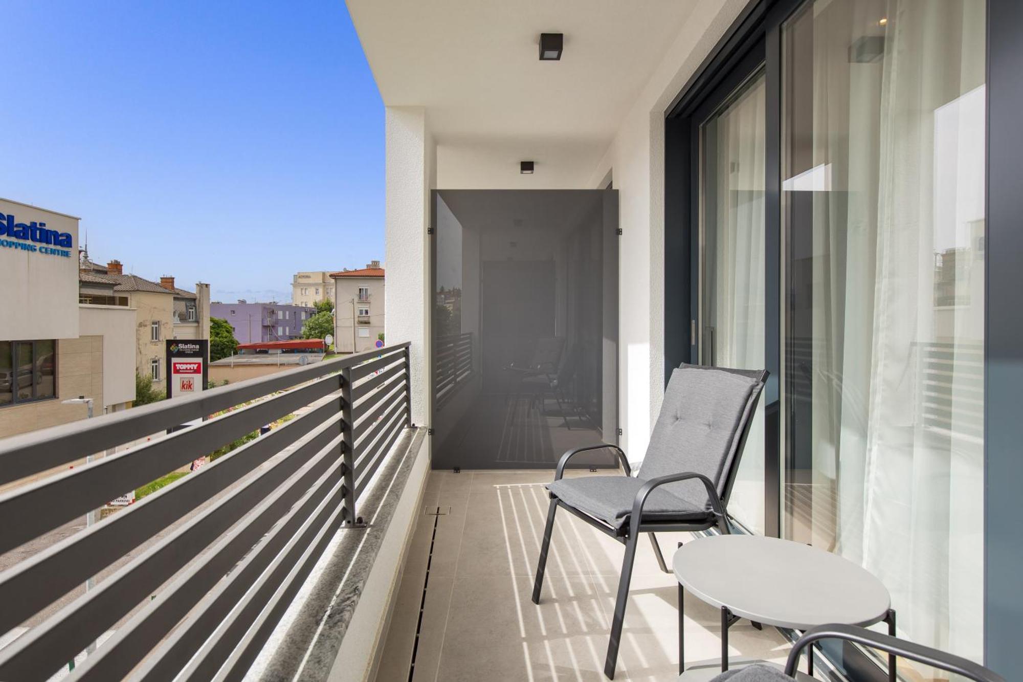 Apartment Belinda With Balcony & Private Parking