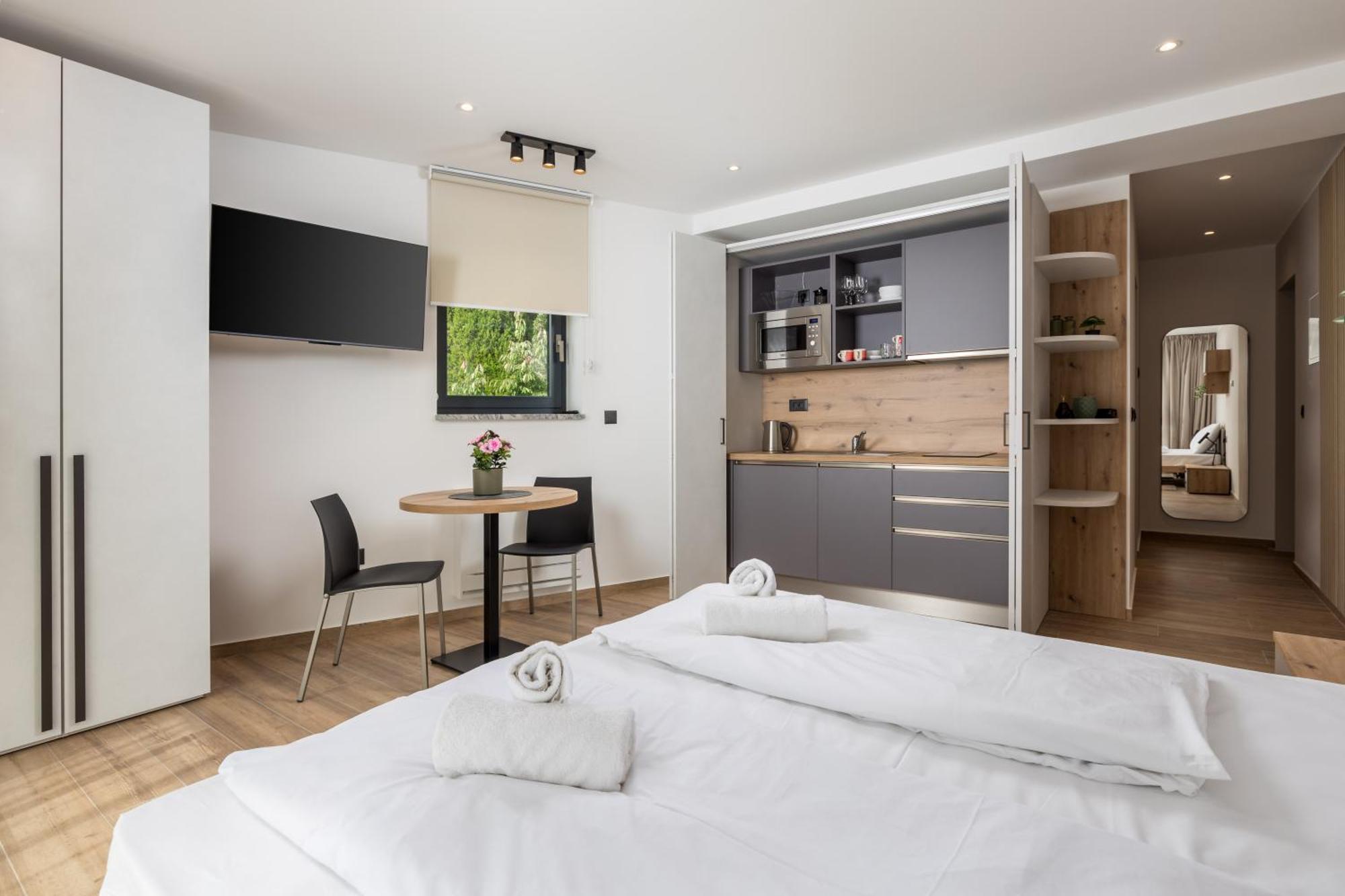 Apartment Belinda With Balcony & Private Parking