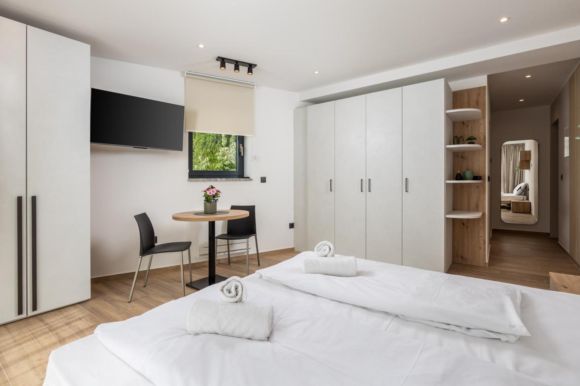 Apartment Belinda With Balcony & Private Parking