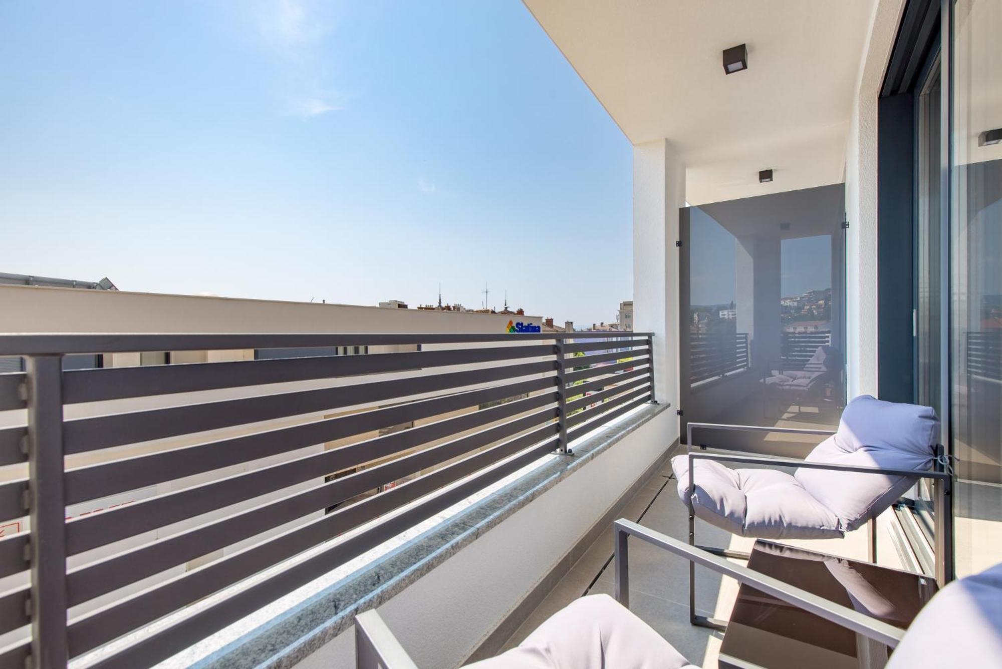Belinda With Balcony & Private Parking Apartment Opatija