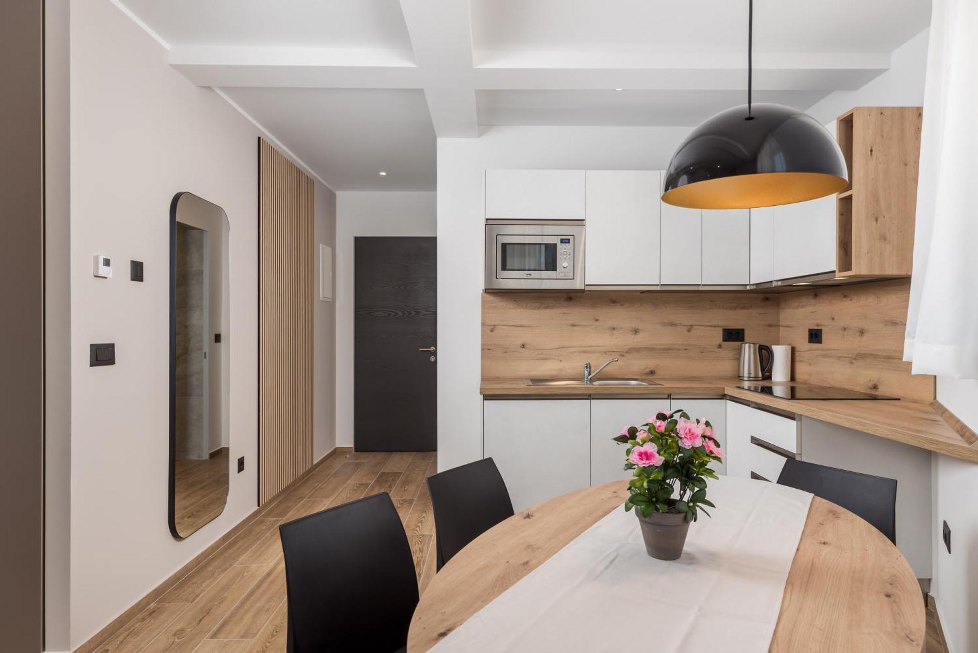 Apartment Belinda With Balcony & Private Parking *