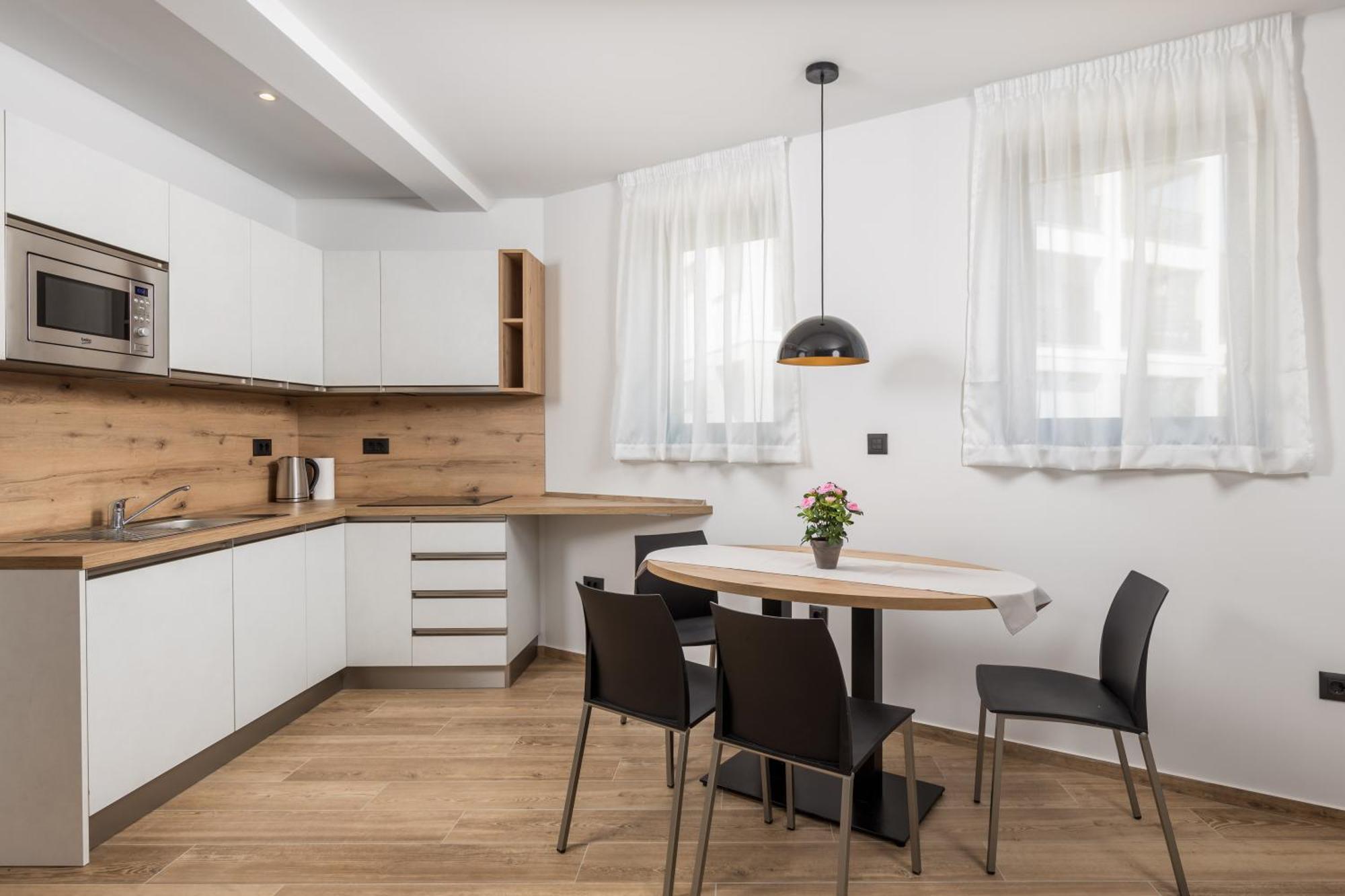 Belinda With Balcony & Private Parking Apartment Opatija