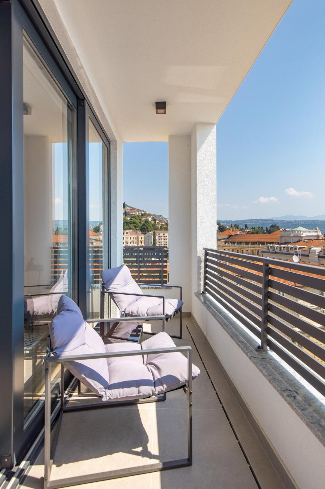 Apartment Belinda With Balcony & Private Parking