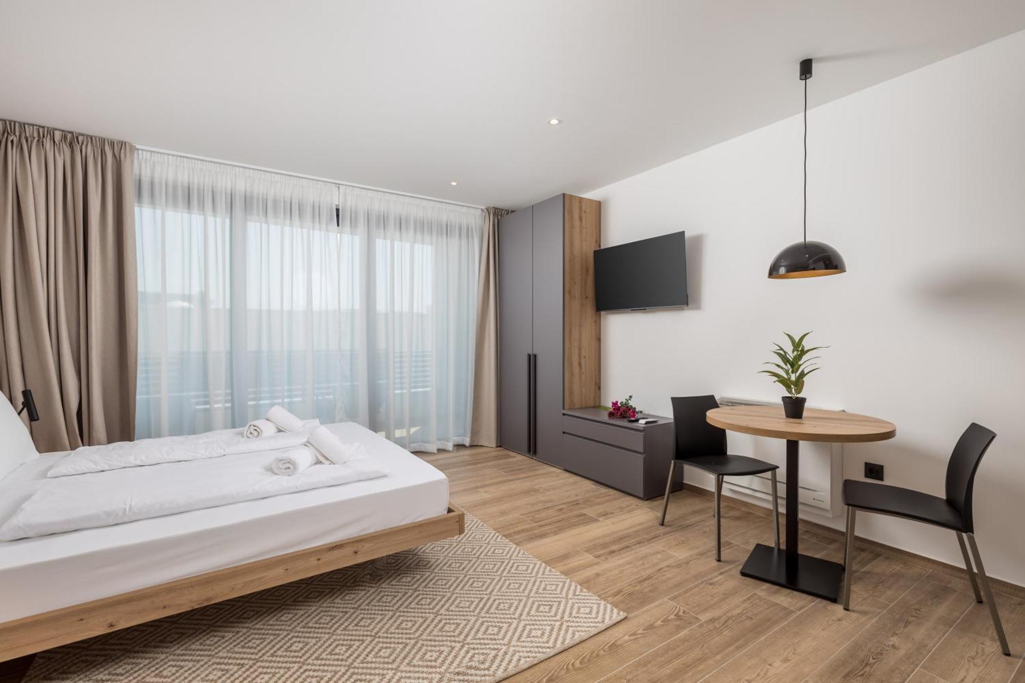 Apartment Belinda With Balcony & Private Parking *