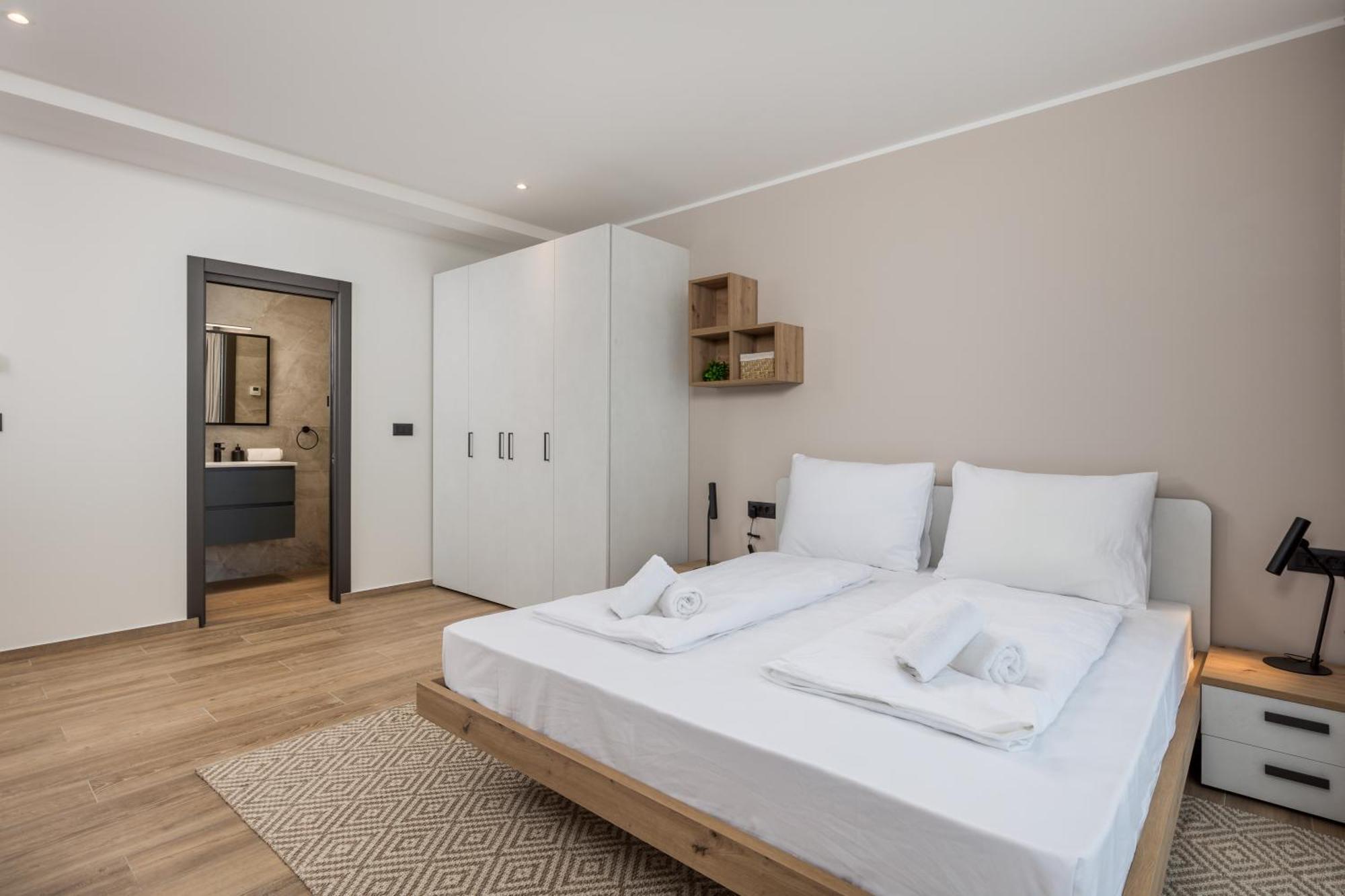 Apartment Belinda With Balcony & Private Parking *