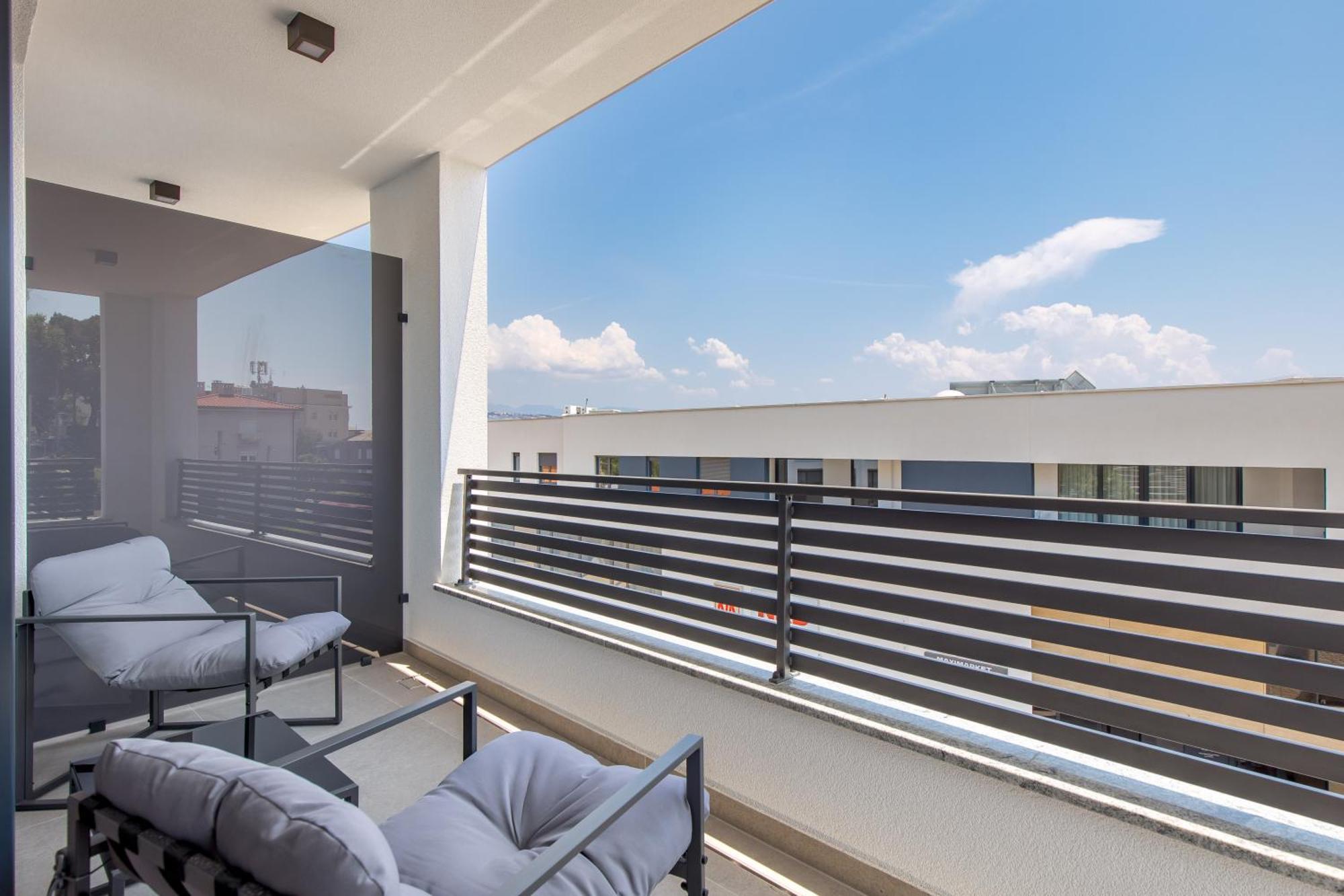 Apartment Belinda With Balcony & Private Parking