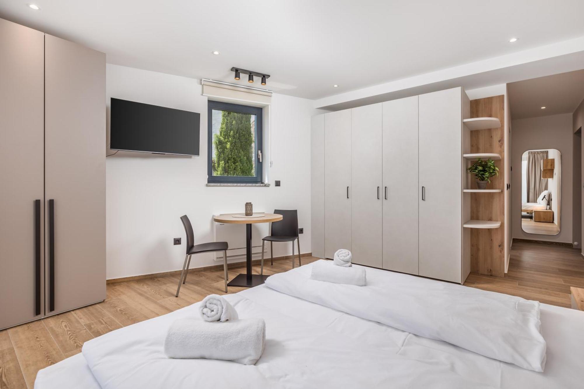Apartment Belinda With Balcony & Private Parking